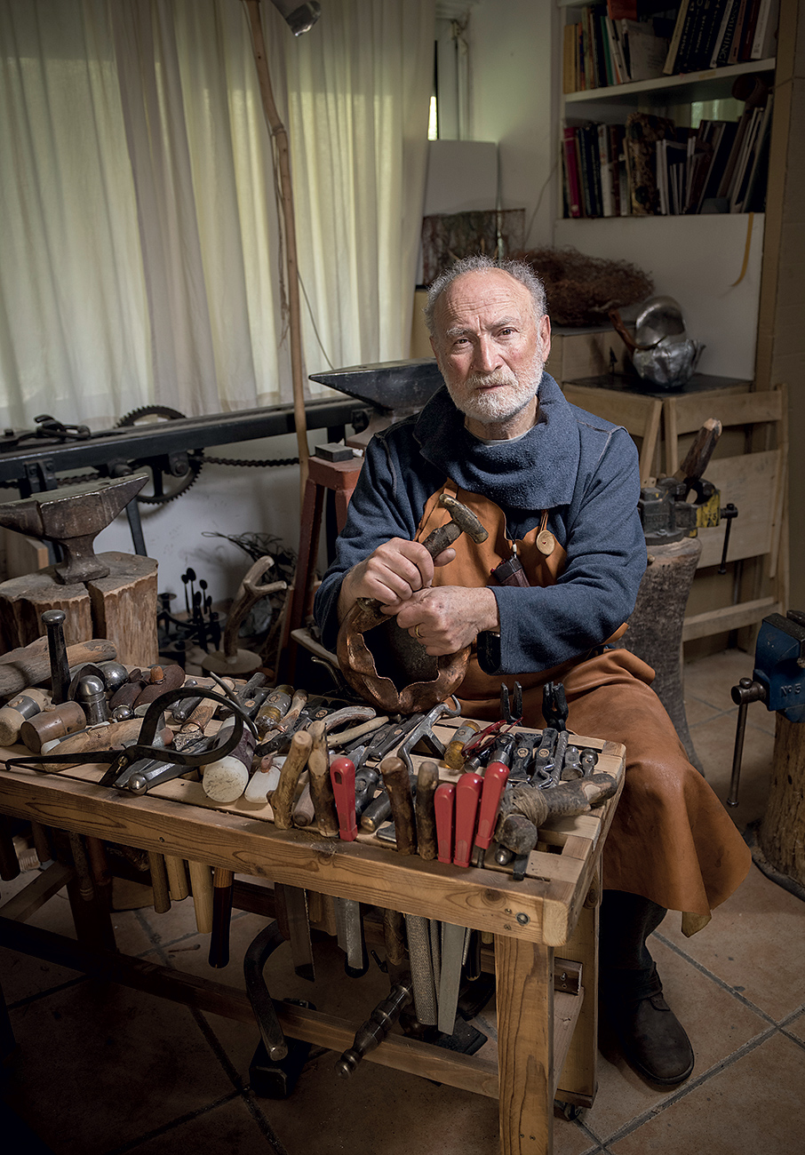 Ποιοι είναι οι Έλληνες που θα μας εκπροσωπήσουν στη μεγαλύτερη έκθεση χειροτεχνίας στη Βενετία;-3