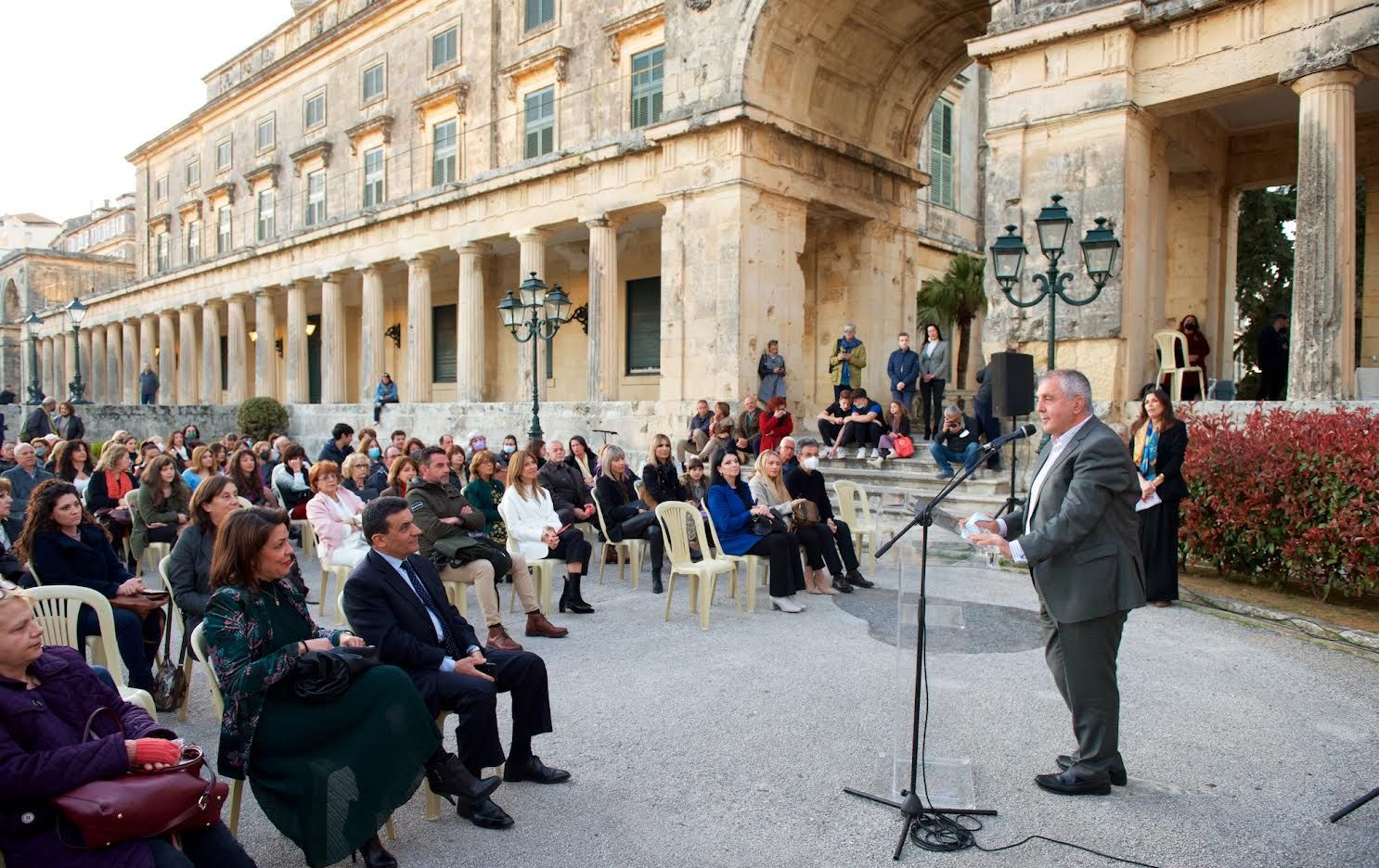 οι-γυναίκες-του-γιώργου-ρόρρη-ταξιδεύ-561814789
