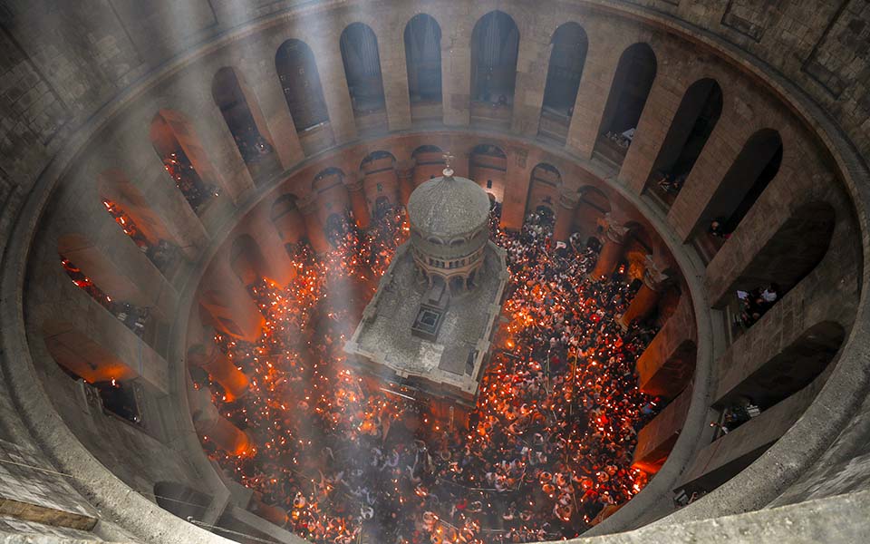 με-λαμπρότητα-η-αφή-του-αγίου-φωτός-βίν-561826243