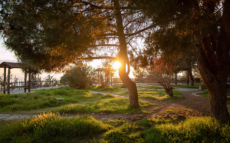 καιρός-νεφώσεις-με-ανοιξιάτικες-θερμ-561822604