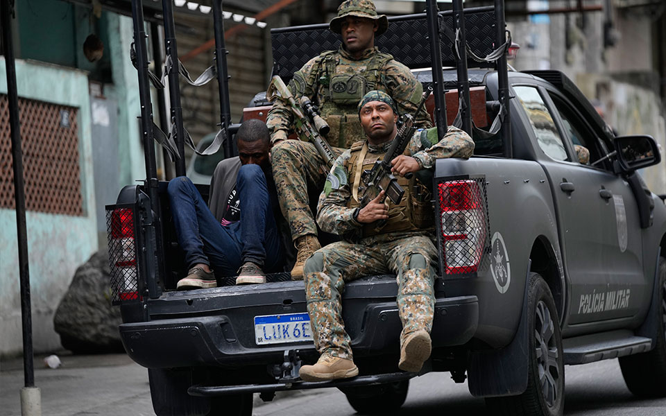 βραζιλία-θυμηδία-για-τις-μαζικές-παρα-561806443