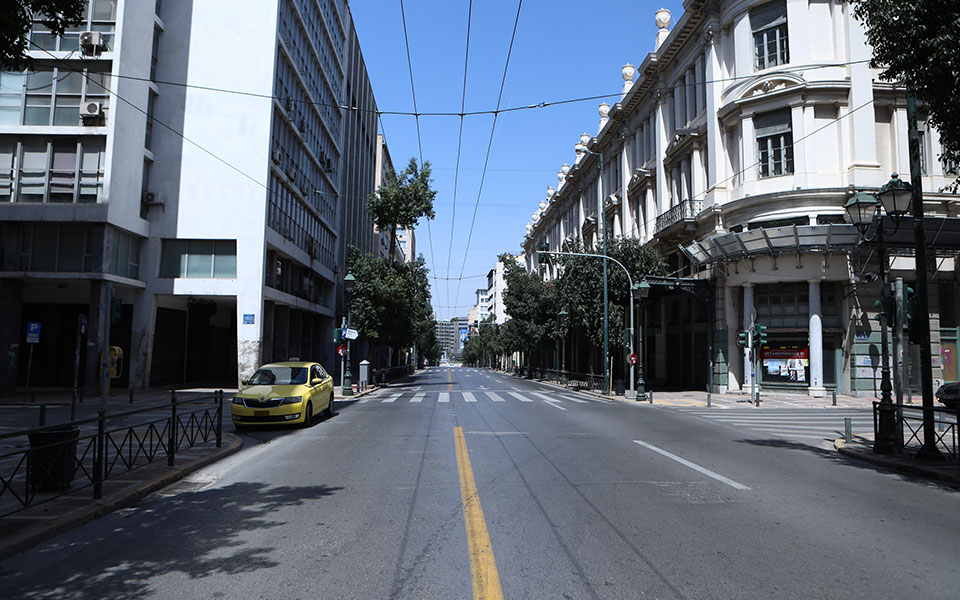 Άδεια πόλη η Αθήνα την Κυριακή του Πάσχα (Εικόνες)-1