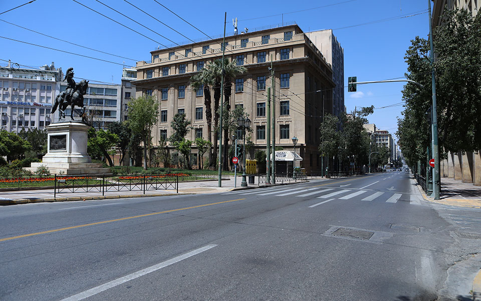 Άδεια πόλη η Αθήνα την Κυριακή του Πάσχα (Εικόνες)-2