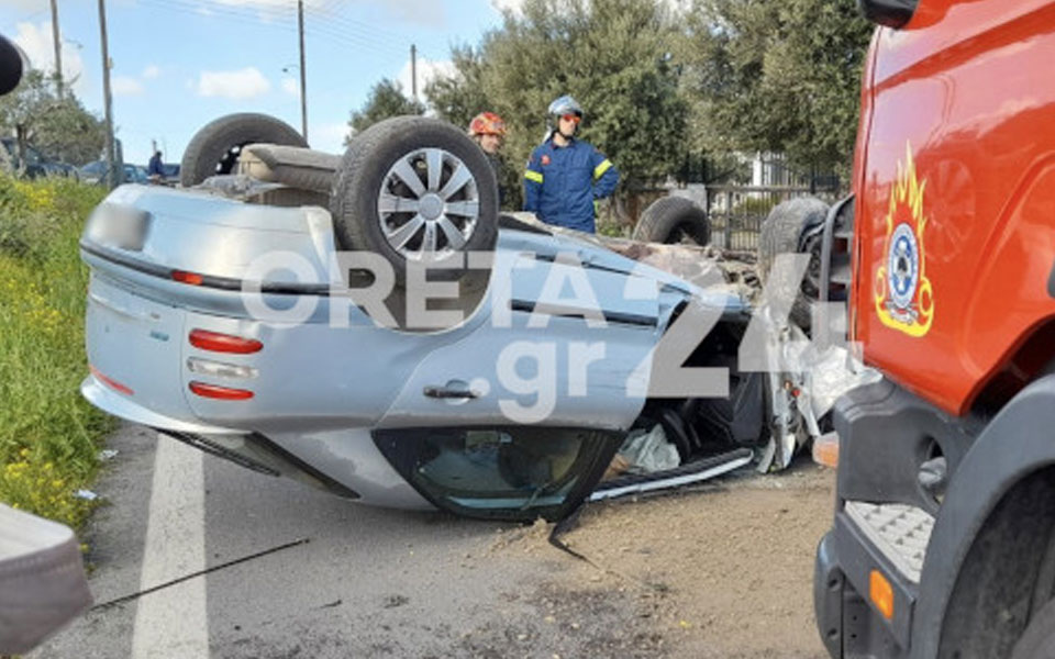 κρήτη-γκρέμισε-τοιχίο-με-το-αυτοκίνητ-561804727