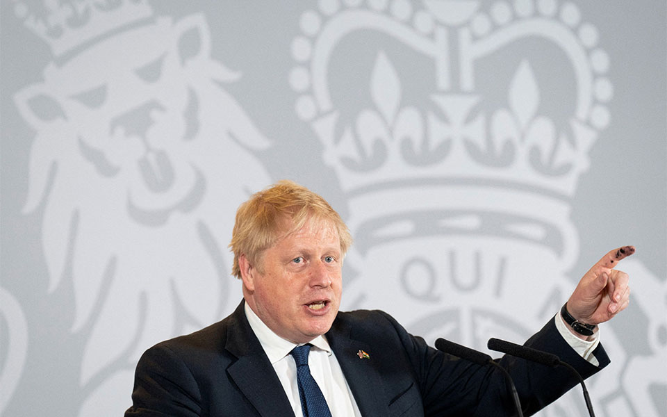 μπ-τζόνσον-καταδίκασε-τον-μισογυνισ-561826708