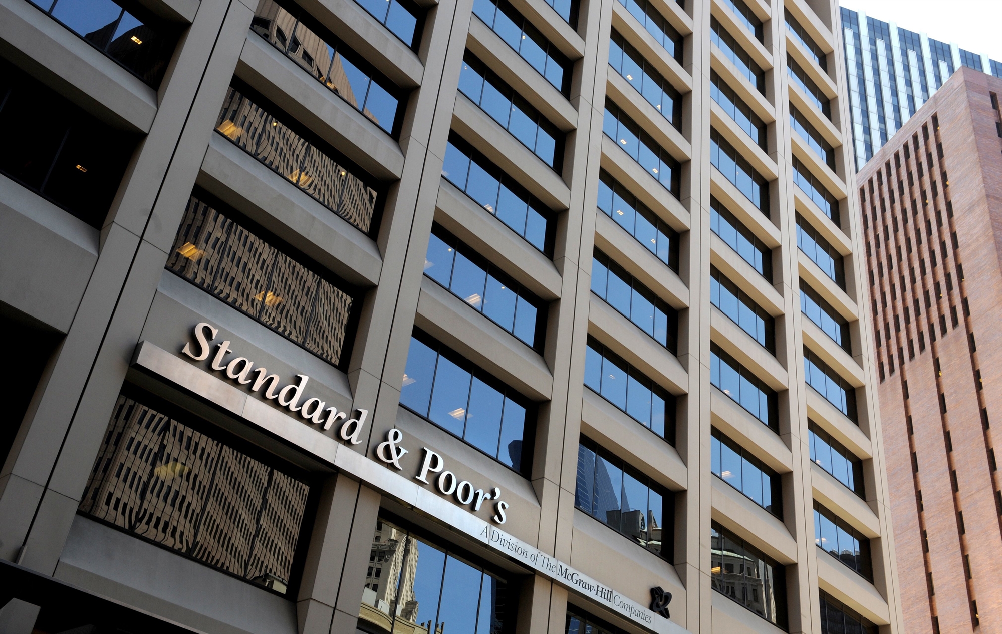 η-ελλάδα-πλησιάζει-την-επενδυτική-βαθ-561829093