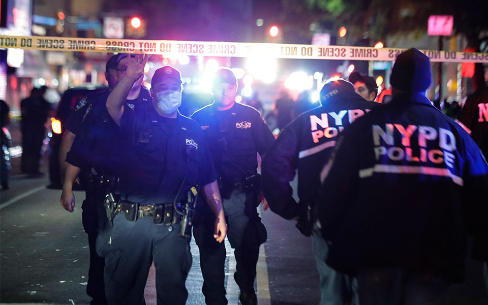 ηπα-πυροβολισμοί-στο-μπρούκλιν-με-ένα-561788692