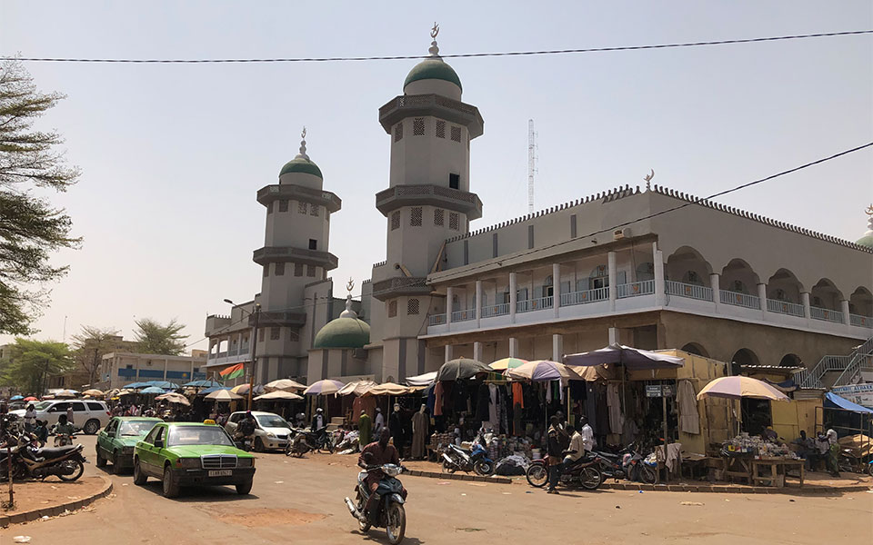 μπουρκίνα-φάσο-ένοπλοι-απήγαγαν-83χρον-561795295