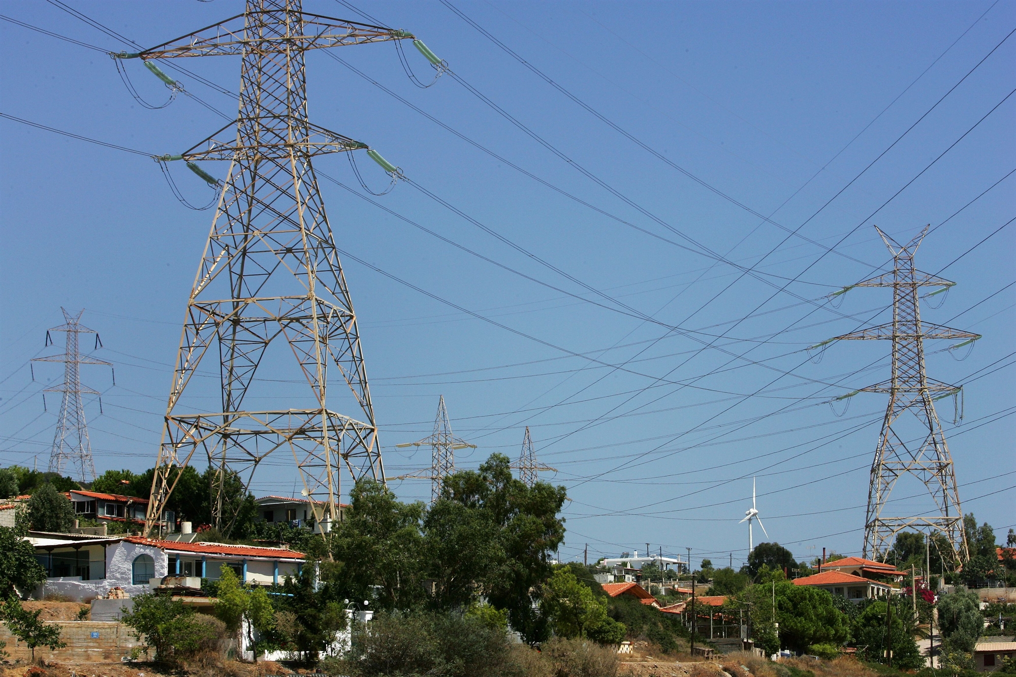 τα-απολύτως-απαραίτητα-αγοράζει-το-66-τω-561822445