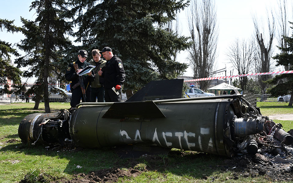 Πόλεμος στην Ουκρανία: Σφαγή αμάχων σε σιδηροδρομικό σταθμό – Αρνείται την ευθύνη η Μόσχα-2