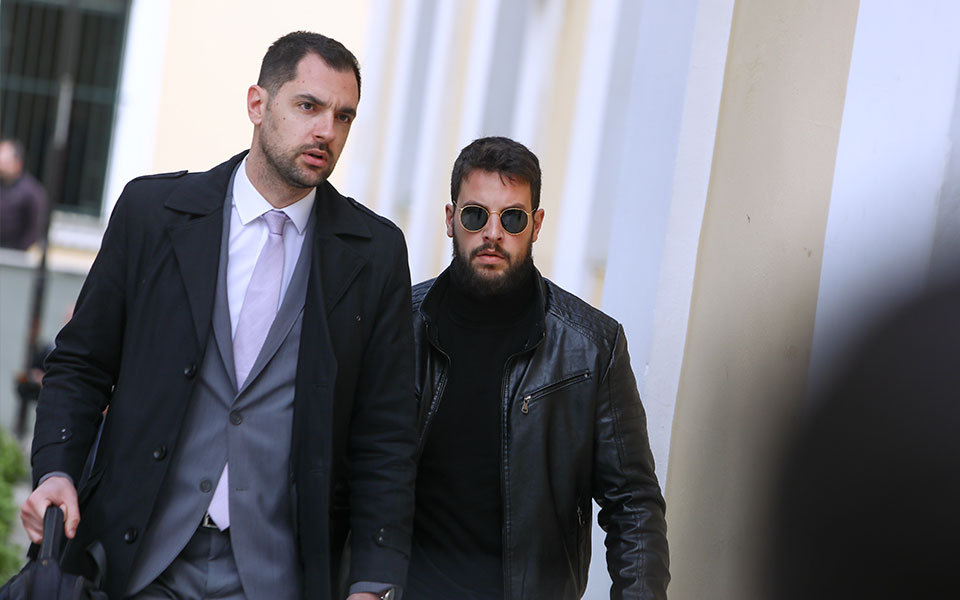 στην-ανακρίτρια-ο-μάνος-δασκαλάκης-ξε-561798358