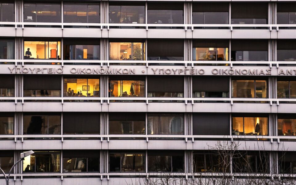 από-τα-δίδυμα-ελλείμματα-στη-δίδυμη-κρ-561835396