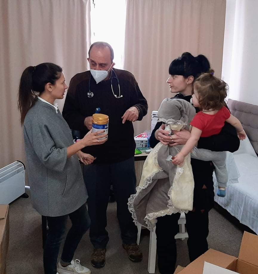 η-αβεβαιότητα-στο-βλέμμα-τους-ελλη-561820213