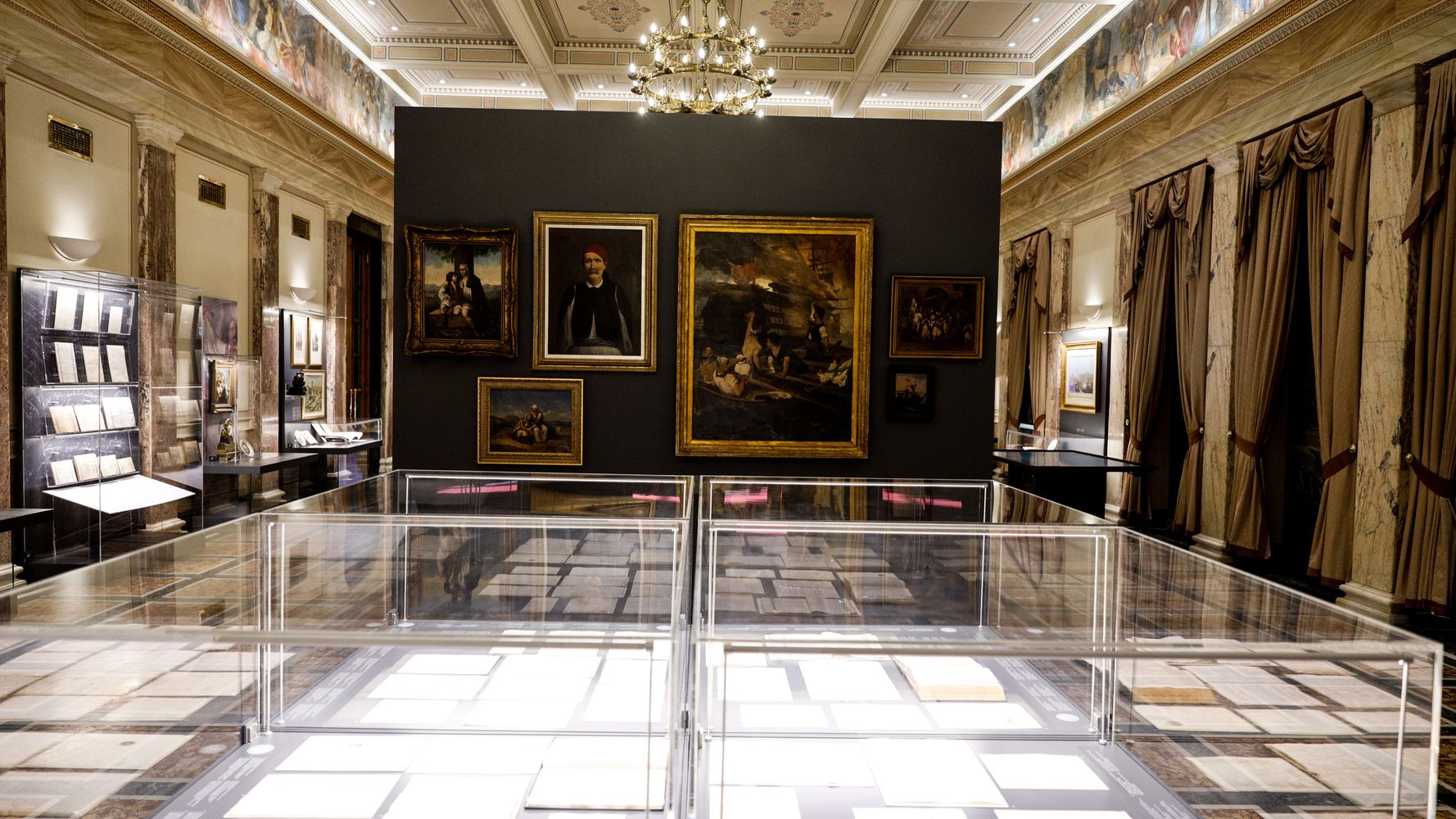 η-βουλή-παρασημοφόρησε-τον-καβάκο-για-561832180