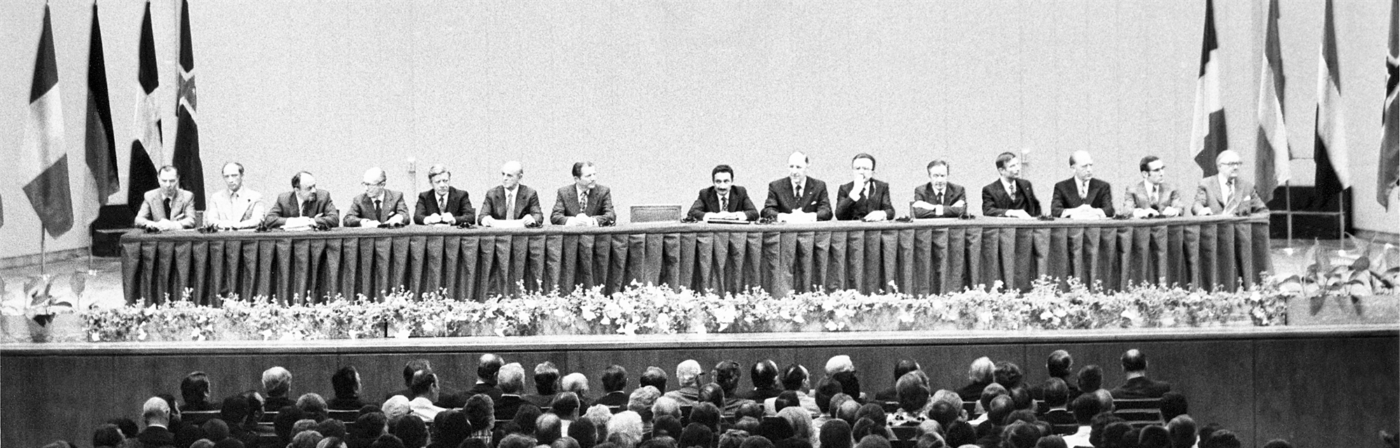 η-εσσδ-μέσα-από-τα-μάτια-των-δυτικών-561815161