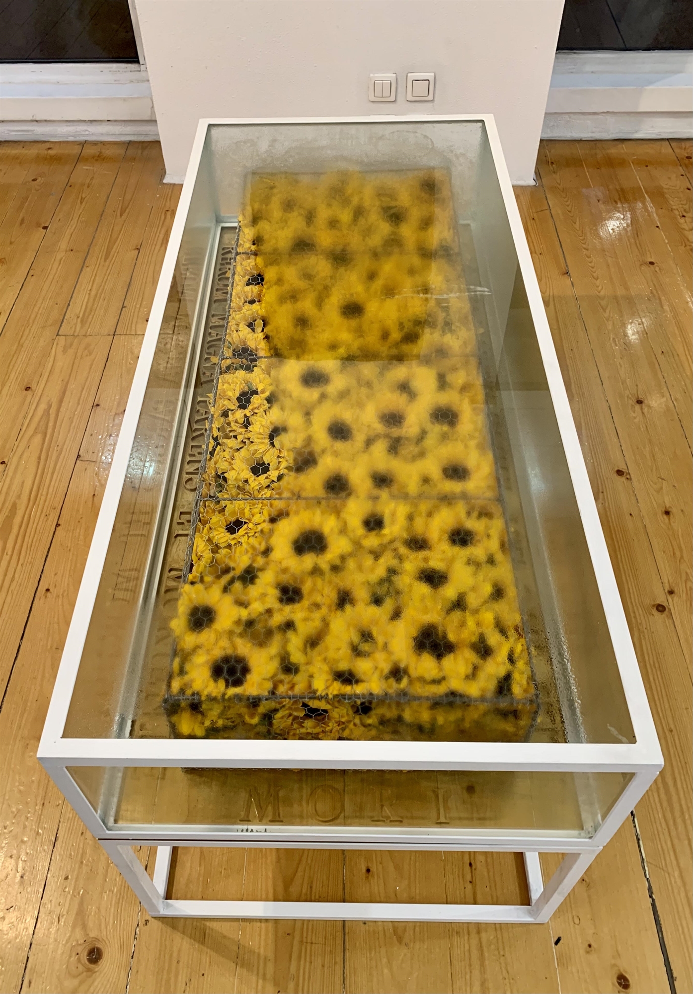 ενας-ολάνθιστος-κήπος-τέχνης-εμπνευσ-561821929