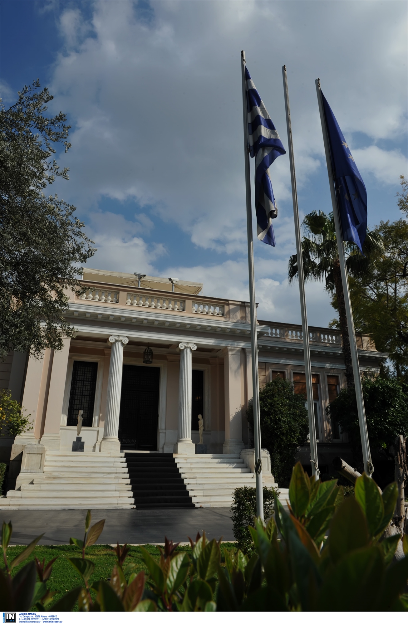 σύσκεψη-υπό-τον-πρωθυπουργό-στο-μαξίμ-561823603