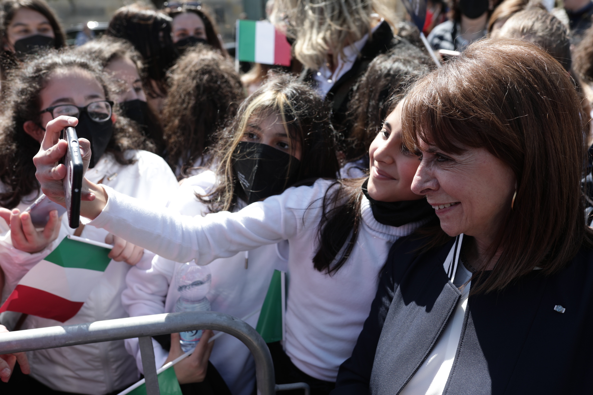 Συγκίνηση και θερμή υποδοχή για την Κατερίνα Σακελλαροπούλου στην Κάτω Ιταλία-1