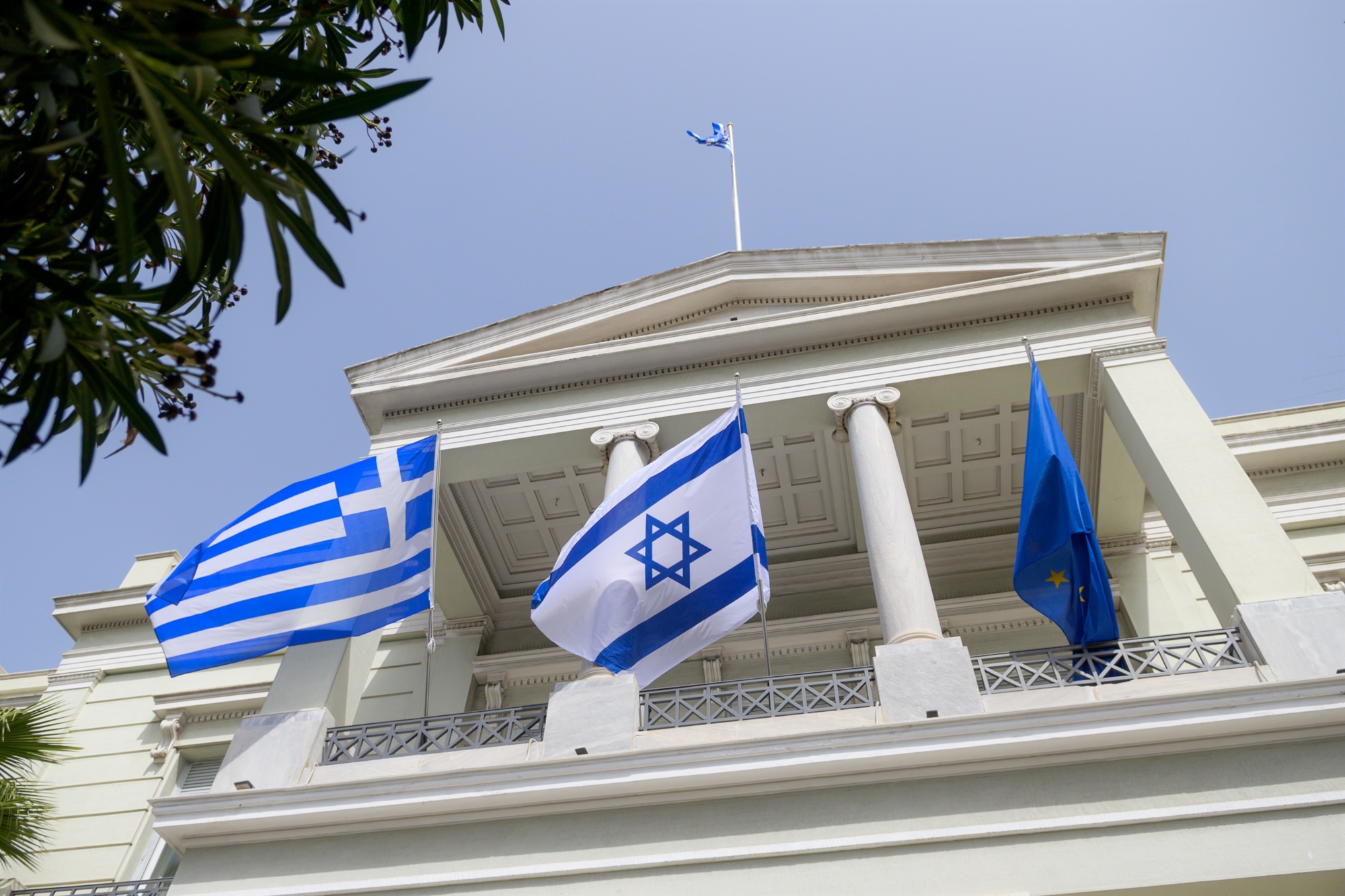 ο-πόλεμος-και-το-νέο-σκηνικό-με-το-φυσικ-561795625