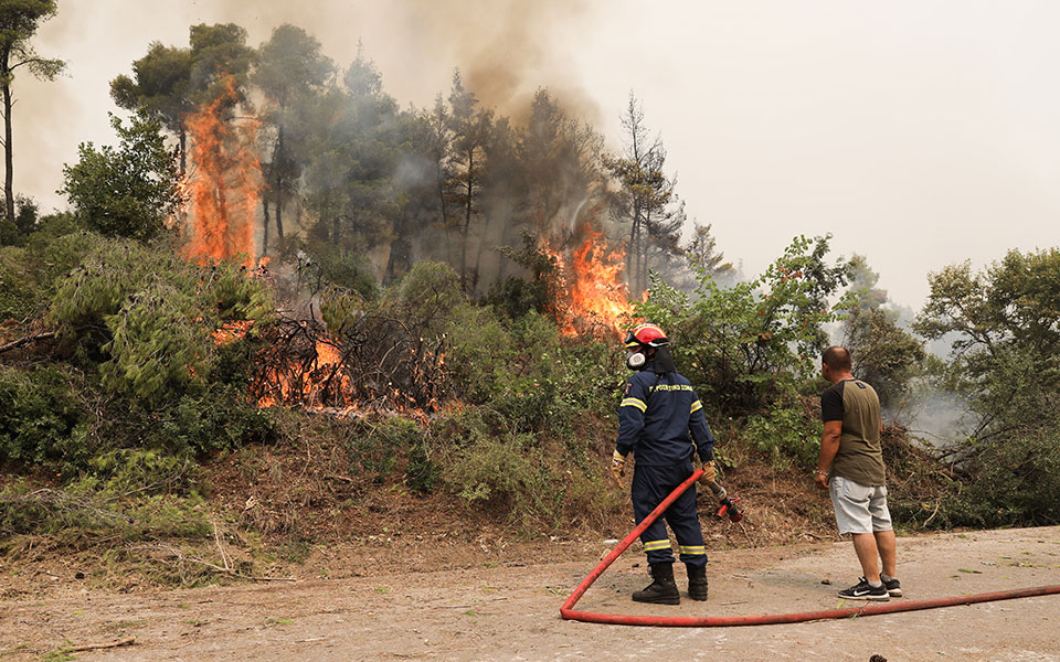 κορινθία-οριοθετήθηκε-η-φωτιά-στη-ευρ-561806503