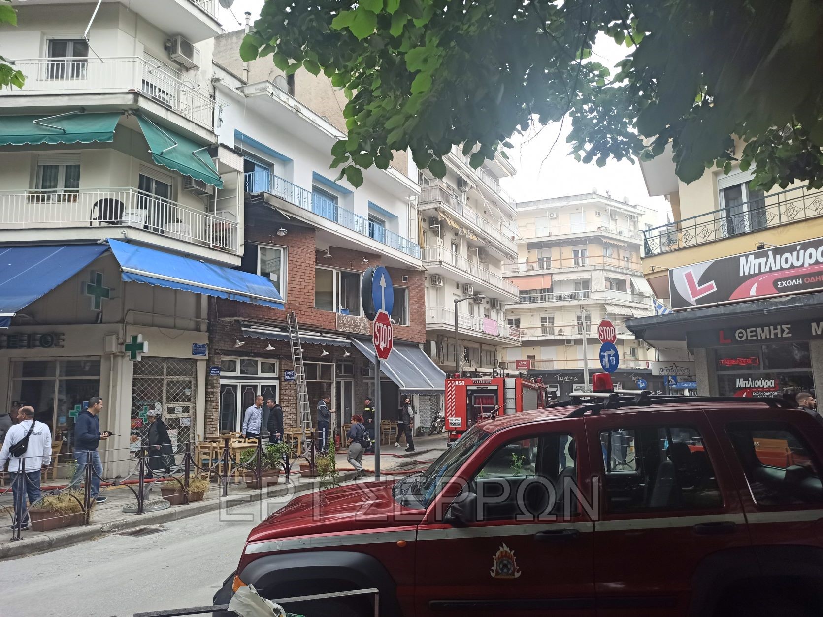 Σέρρες: Πυρκαγιά προκάλεσε ζημιές σε κατάστημα εστίασης στο κέντρο της πόλης (εικόνες)-1