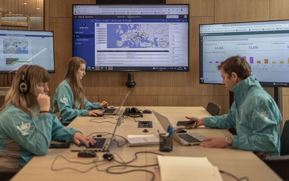 Πόλεμος στην Ουκρανία: Επιχείρηση διάσωσης επιζώντων του Ολοκαυτώματος (εικόνες)-2