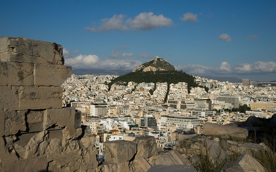 αίθριος-ο-καιρός-σήμερα-με-αραιές-νεφώ-561827422