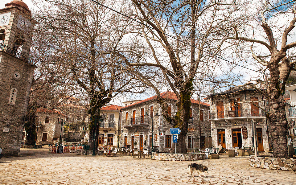 Πάσχα στο Λεωνίδιο, εκεί που ανάβουν καντηλάκια στον ουρανό-2