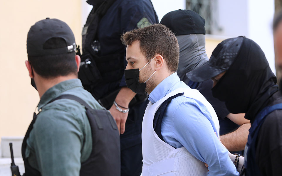 γλυκά-νερά-ξεκινά-η-δίκη-του-μπάμπη-ανα-561798622