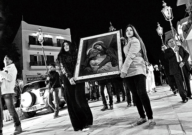 Πάσχα στην Τήνο, το νησί της Μεγαλόχαρης-1