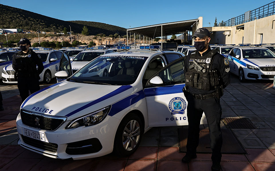 κόντρες-στην-παραλιακή-η-τροχαία-πήρε-561804979