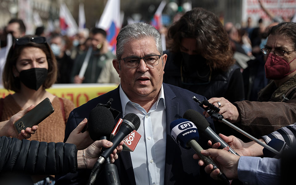 κουτσούμπας-κερδίζουν-μερίδες-του-κε-561816175