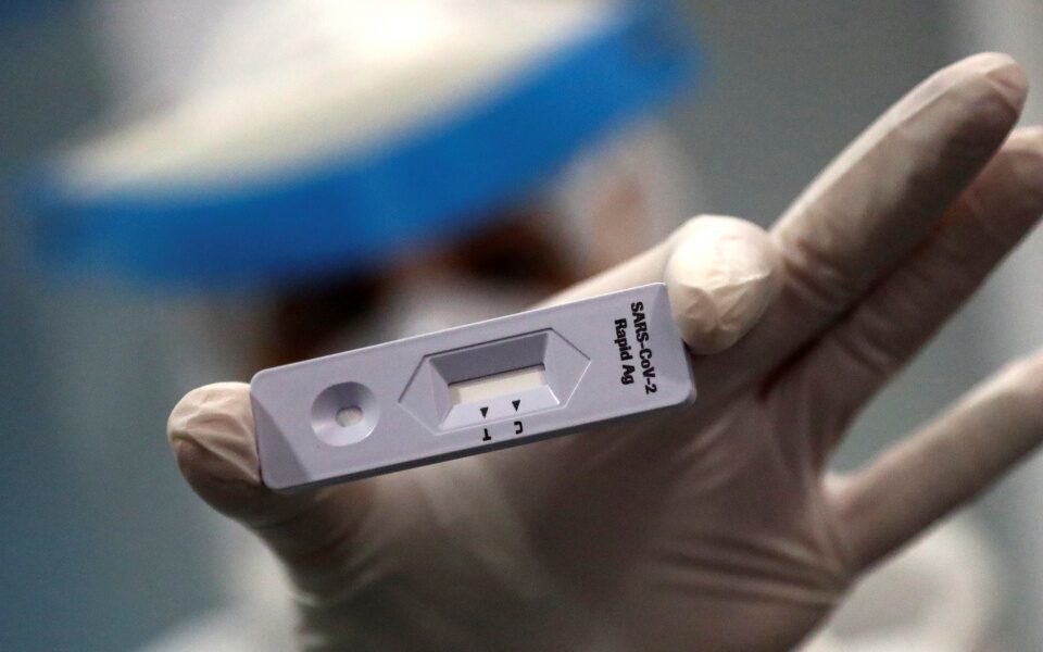 κορωνοϊός-4-727-νέα-κρούσματα-41-θάνατοι-267-δι-561828103