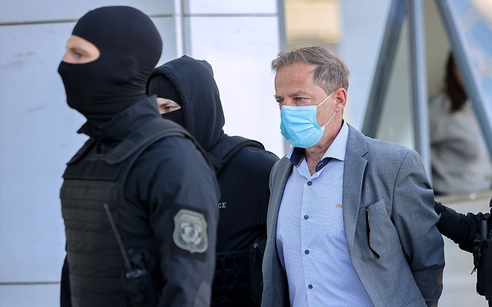 στο-δικαστήριο-ο-δημήτρης-λιγνάδης-561804490