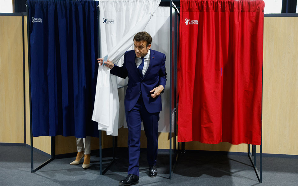 γαλλικές-εκλογές-νίκη-μακρόν-δείχνου-561826891