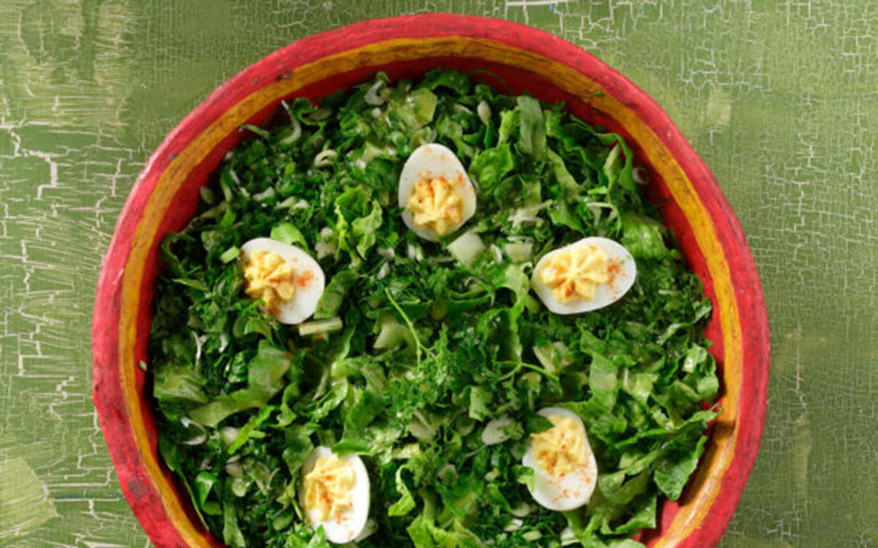 μαρουλοσαλάτα-με-μυρωδικά-και-αυγά-γε-561826927