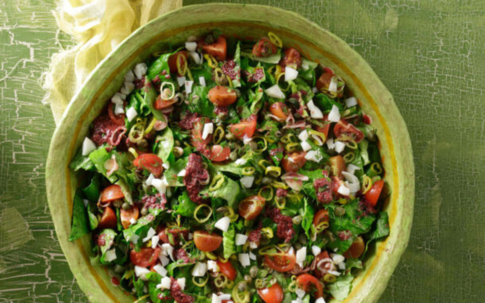 μαρούλι-με-κάππαρη-πιπεριές-τουρσί-κα-561826828