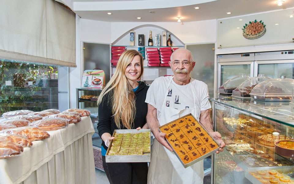 maxim-η-νέα-σμύρνη-μοσχοβολά-πολίτικο-τσου-561813118