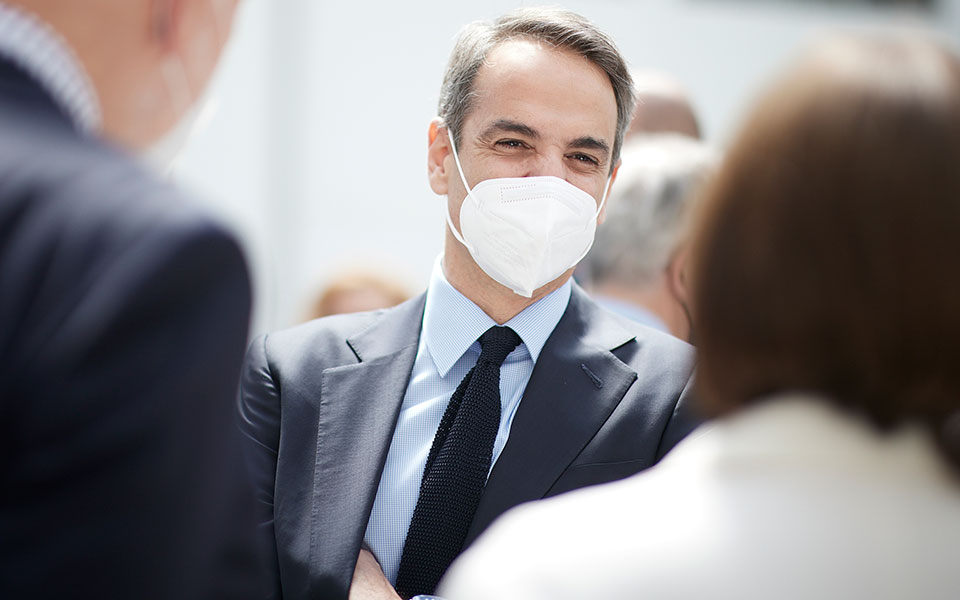 μητσοτάκης-με-τον-προσωπικό-βοηθό-ο-561811579