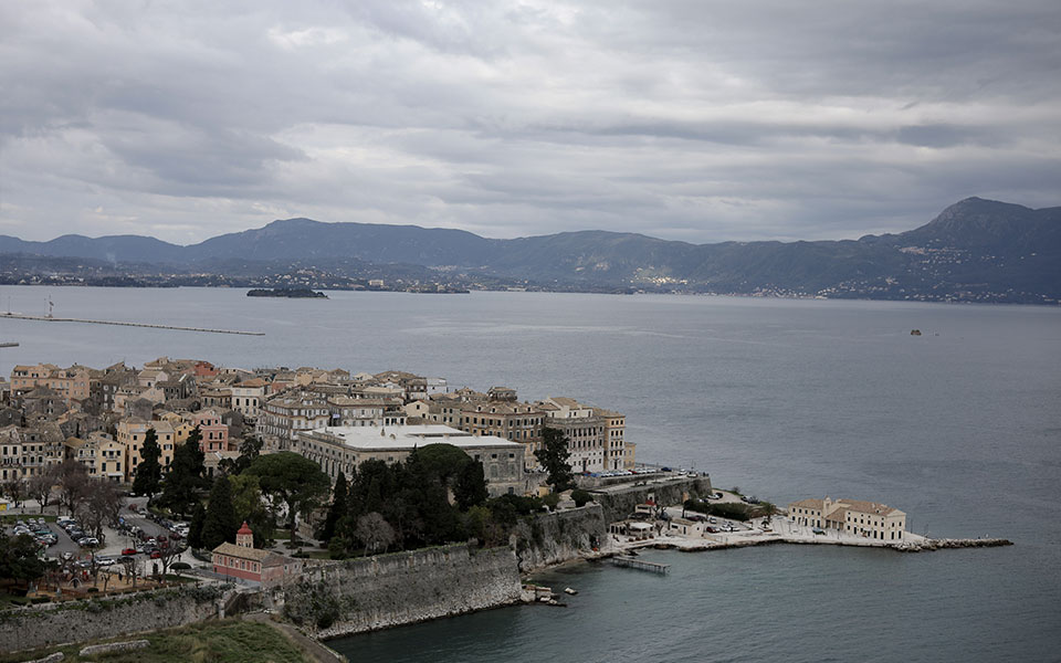 καιρός-αυξημένες-νεφώσεις-με-τοπικές-561817108