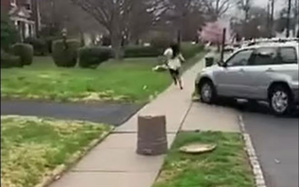 ηπα-πέρασε-πάνω-από-γυναίκα-με-το-τζιπ-561813691