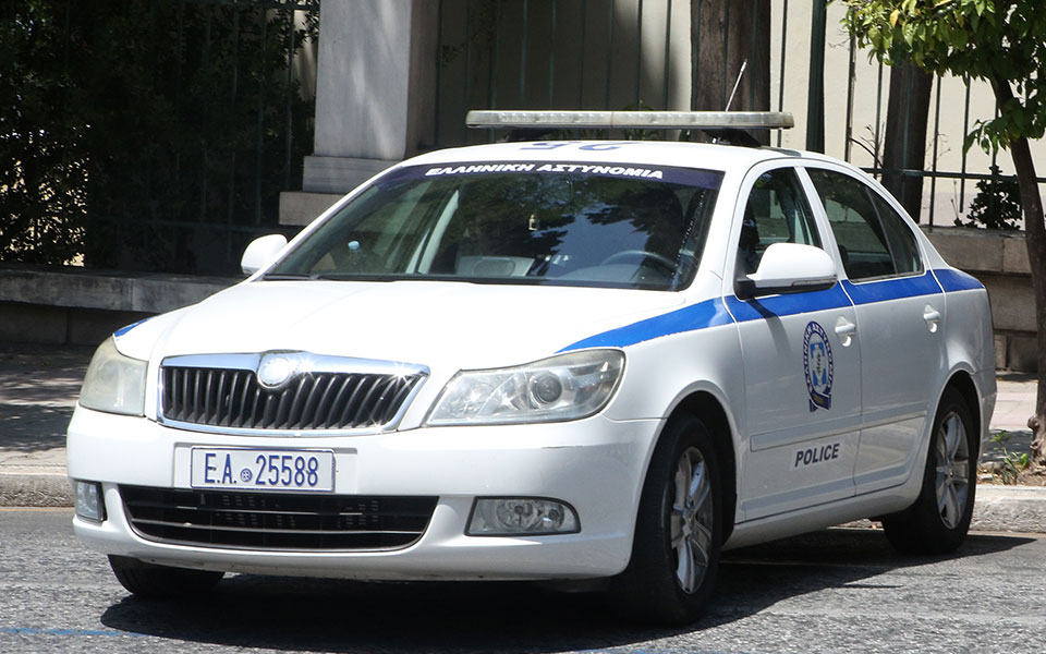 θεσσαλονίκη-χειροπέδες-σε-οικιακή-βο-561792118