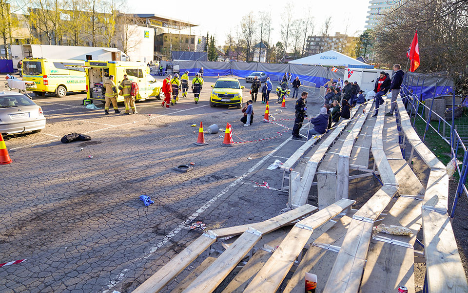 νορβηγία-αυτοκίνητο-παρέσυρε-θεατές-561826984