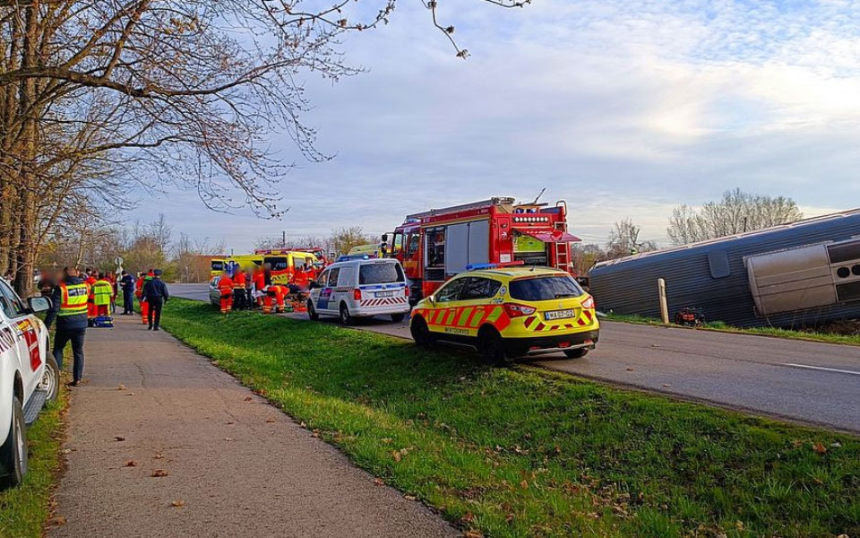 Τραγωδία στην Ουγγαρία: Πέντε νεκροί και τουλάχιστον 10 τραυματίες από τη σύγκρουση φορτηγού με τρένο-1