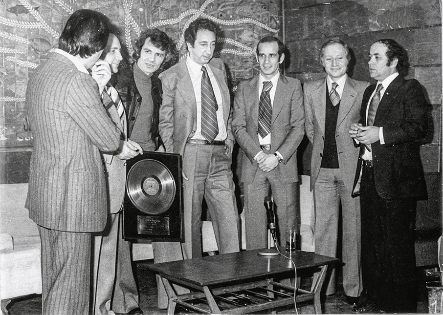 Δημήτρης Μητροπάνος: Δέκα χρόνια, δέκα άγνωστες ιστορίες – Φίλοι και συνεργάτες τον θυμούνται-9