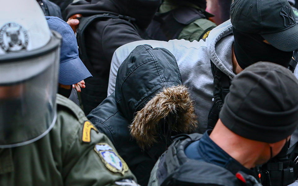 νέος-δικηγόρος-ανέλαβε-την-33χρονη-μητέ-561789256