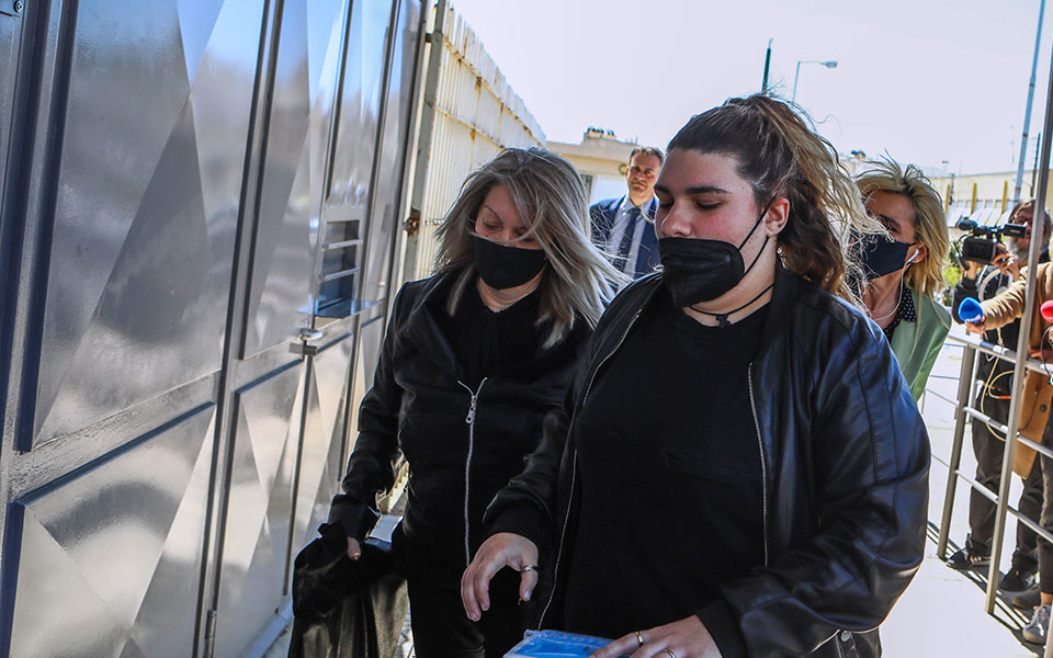 πισπιρίγκου-την-επισκέφτηκαν-στη-φυλ-561800626