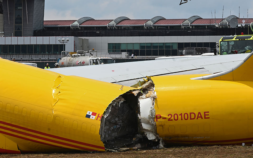 Κόστα Ρίκα: Αεροσκάφος της DHL κόπηκε στα δύο κατά τη διάρκεια αναγκαστικής προσγείωσης (εικόνες)-2