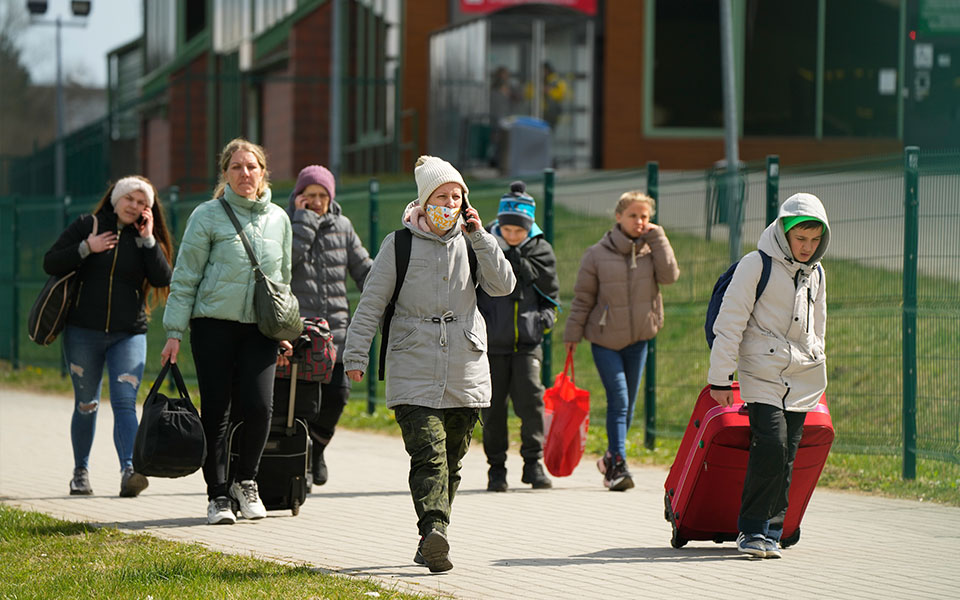 γαλλία-το-παρίσι-προσφέρει-στέγαση-κα-561814675