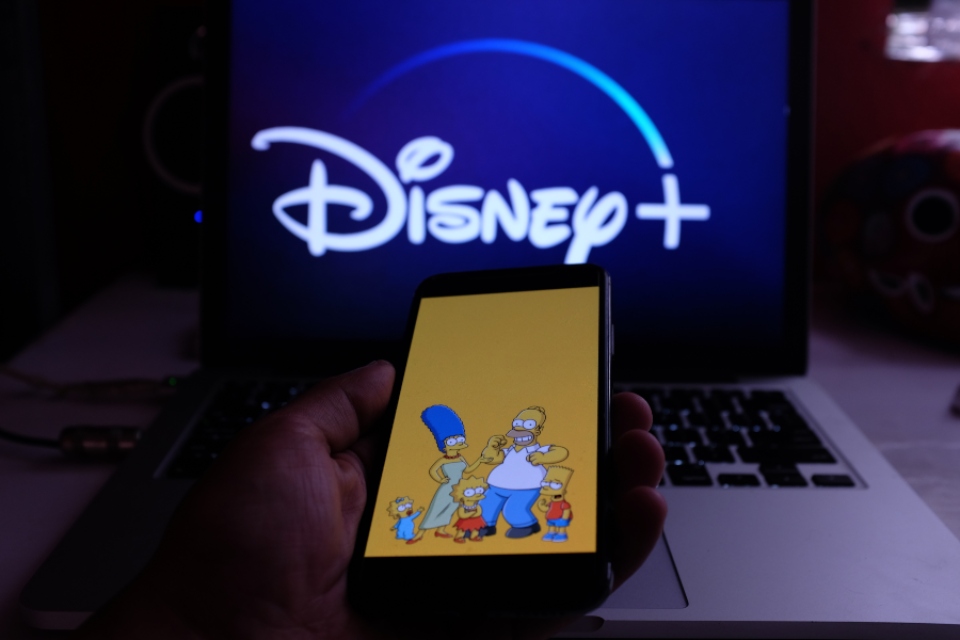 «The Simpsons»: Τι κάνει η Μπίλι Άιλις στο Σπρίνγκφιλντ;-1